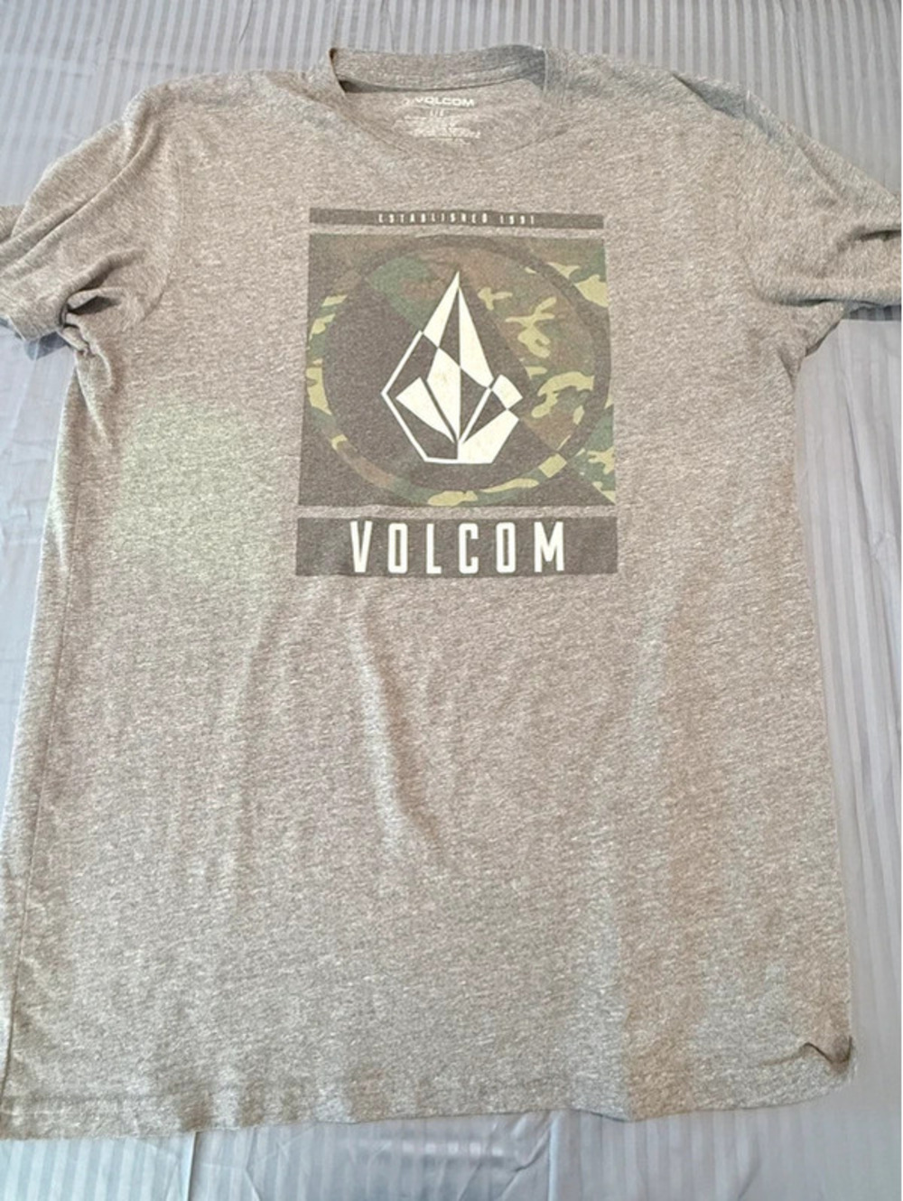 Volcom Camo Stone Logo Graphic T-Shirt Size Large 1229
